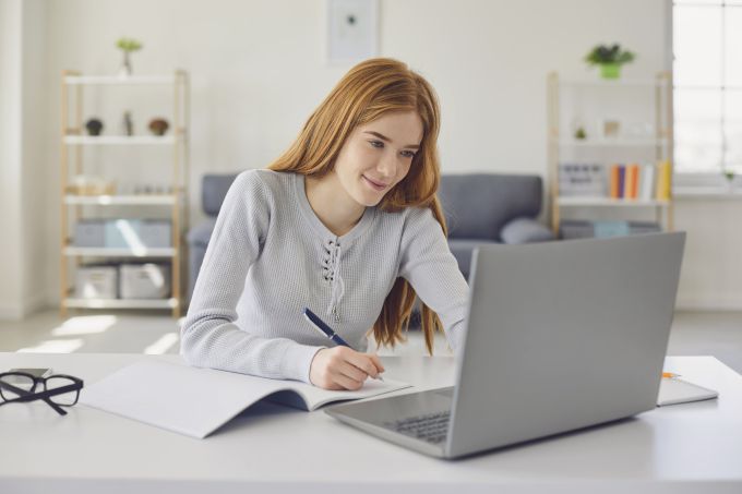 young college girl tracking expenses