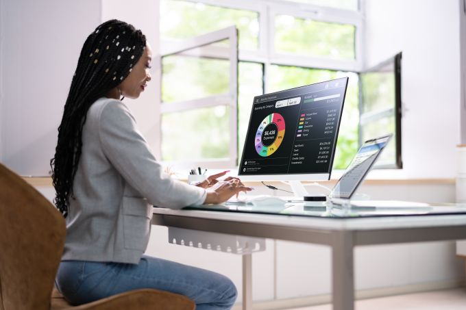 woman tracks expenses on her computer